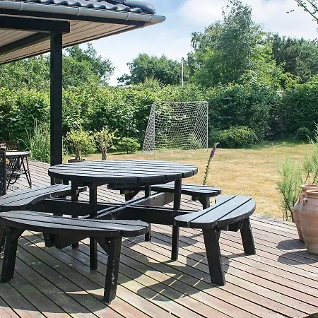 Four-bedroom Holiday In Laeso *