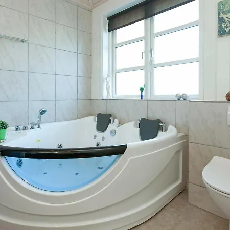 Four-bedroom Holiday In Laeso *
