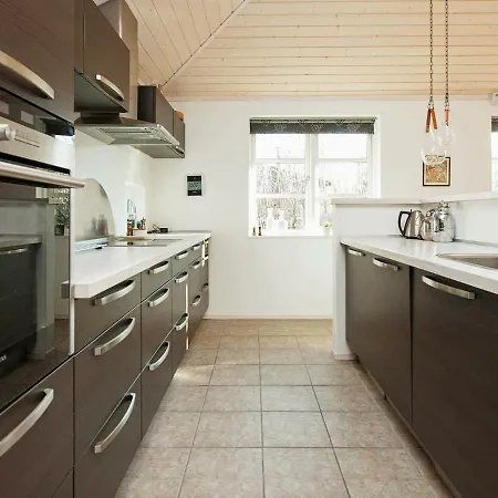 Four-bedroom Holiday In Laeso Store Fuglede