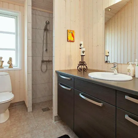 Four-bedroom Holiday In Laeso *