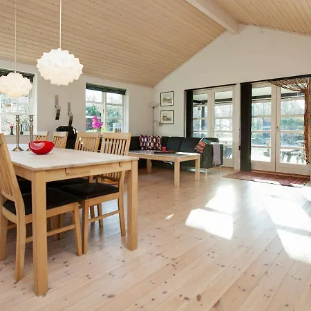 Semesterbostad Four-bedroom Holiday In Laeso *